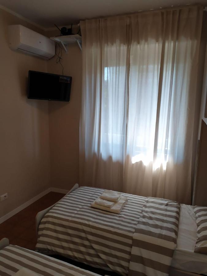 Beach House, 300 M Dal Mare, Marina Di Massa Εξωτερικό φωτογραφία