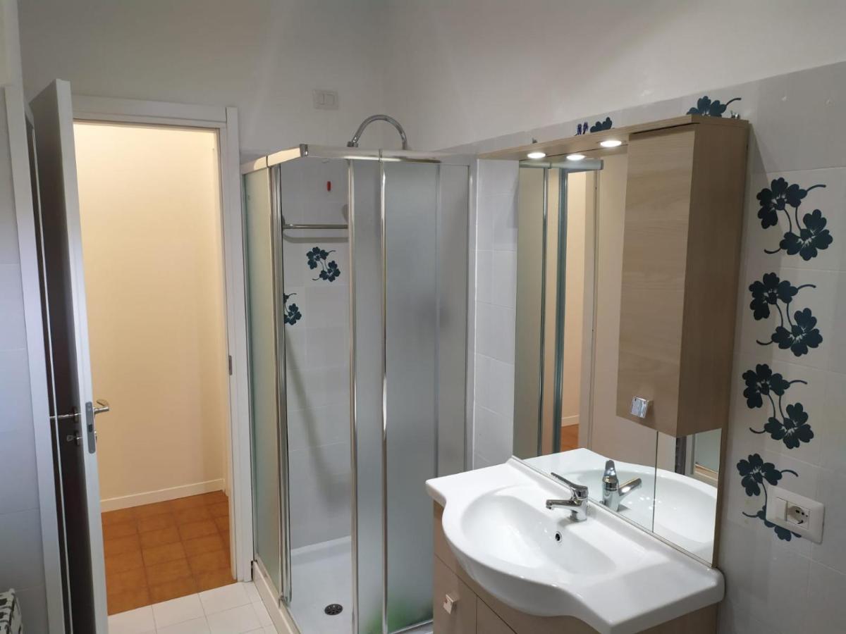 Beach House, 300 M Dal Mare, Marina Di Massa Εξωτερικό φωτογραφία