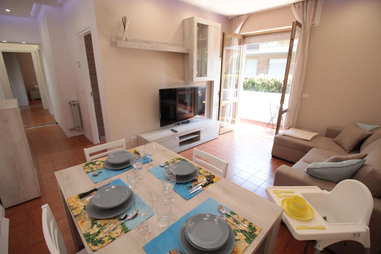 Beach House, 300 M Dal Mare, Marina Di Massa Εξωτερικό φωτογραφία